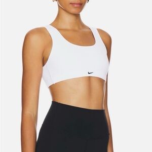 Nike Women’s Alate ribbed Sports Bra